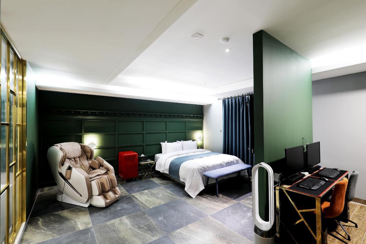 El Tower Hotel Gunsan Bagian luar foto