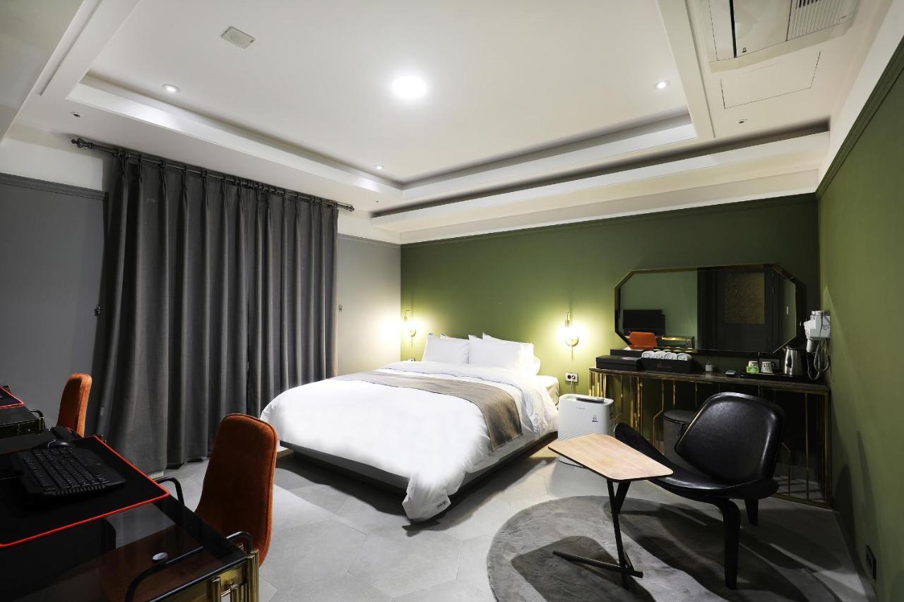 El Tower Hotel Gunsan Bagian luar foto