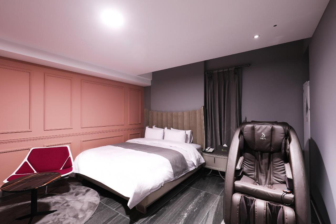 El Tower Hotel Gunsan Bagian luar foto