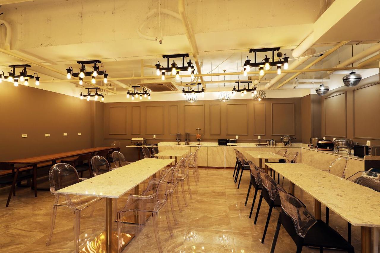 El Tower Hotel Gunsan Bagian luar foto