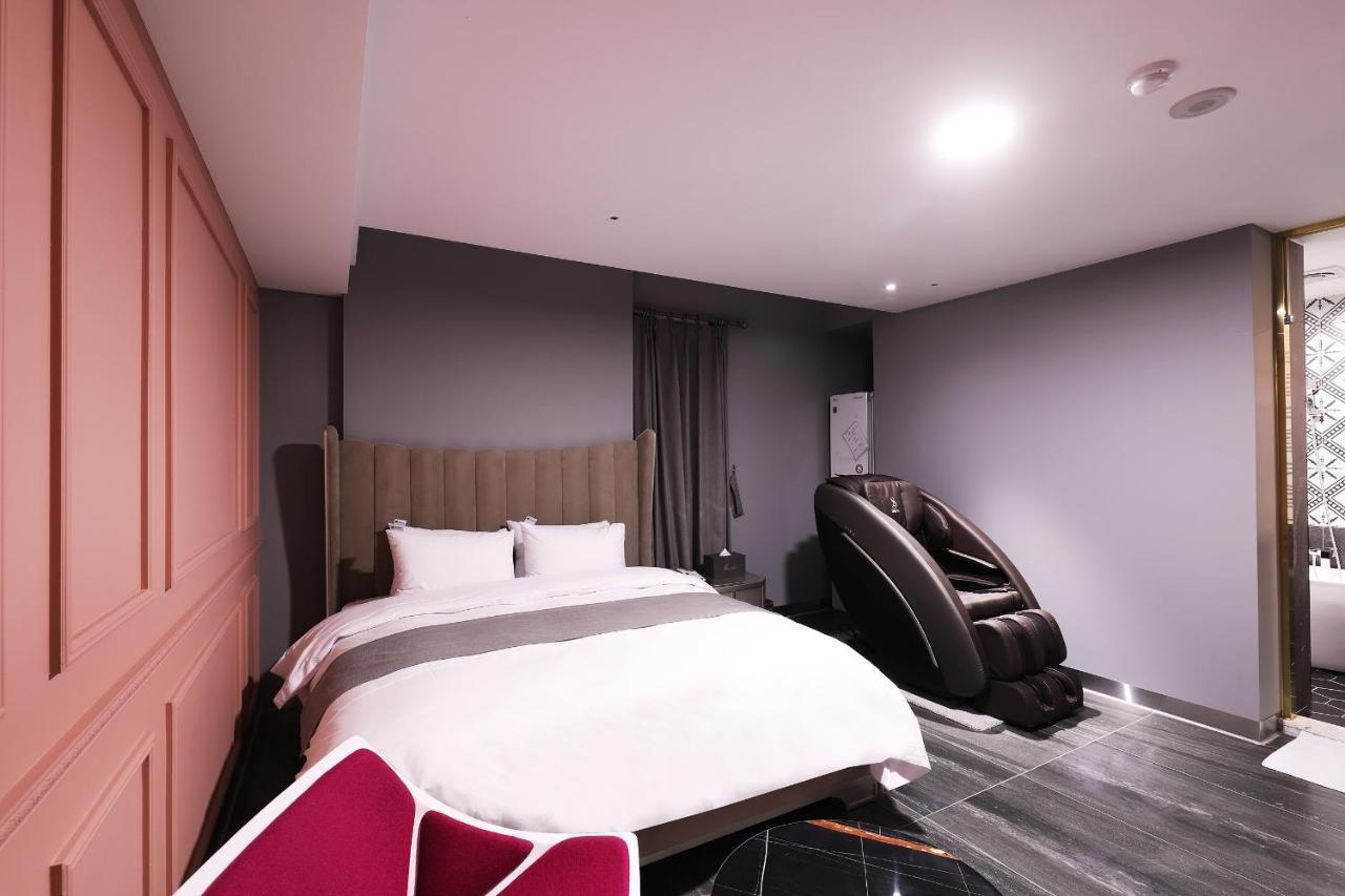 El Tower Hotel Gunsan Bagian luar foto