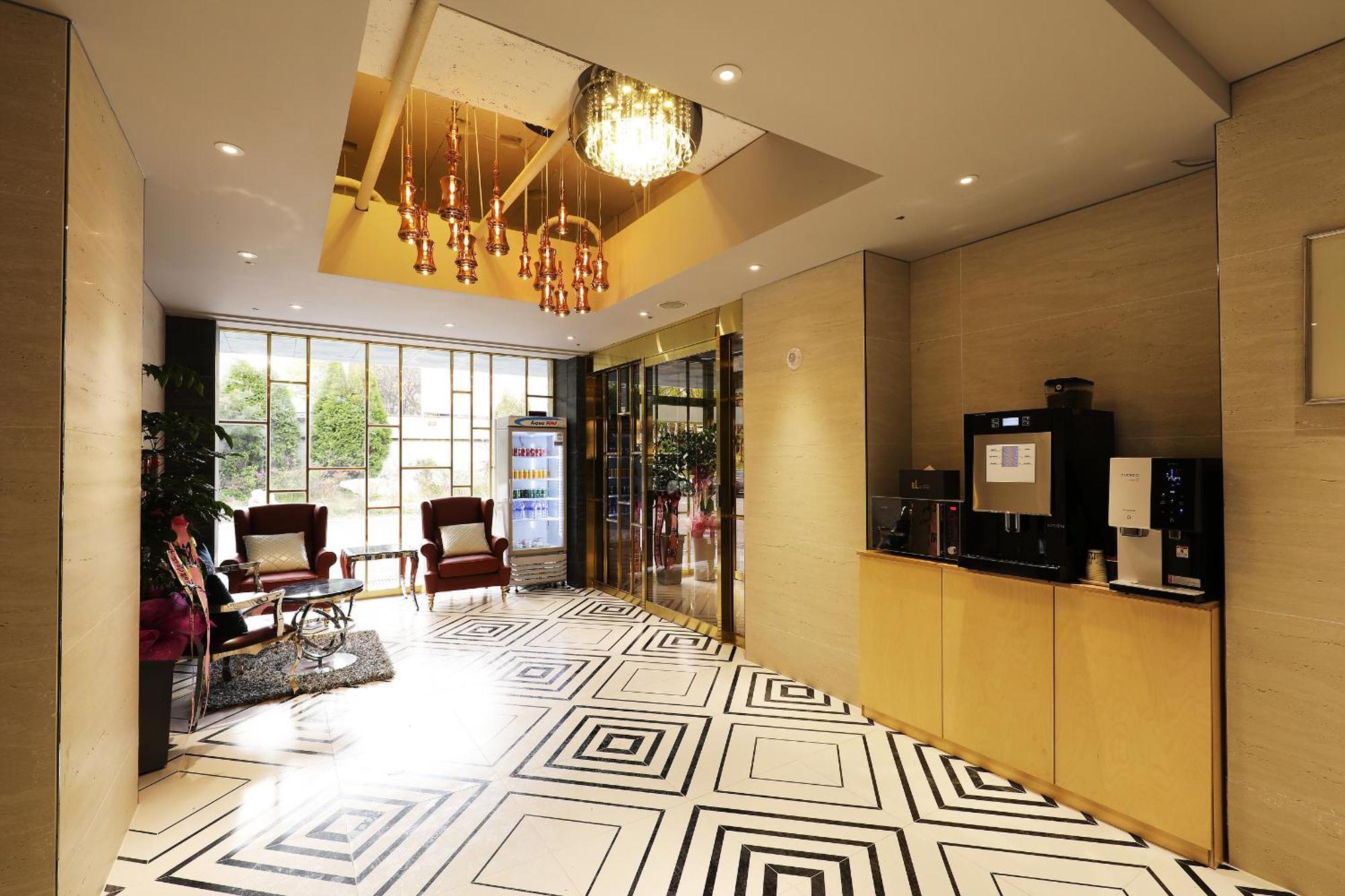 El Tower Hotel Gunsan Bagian luar foto