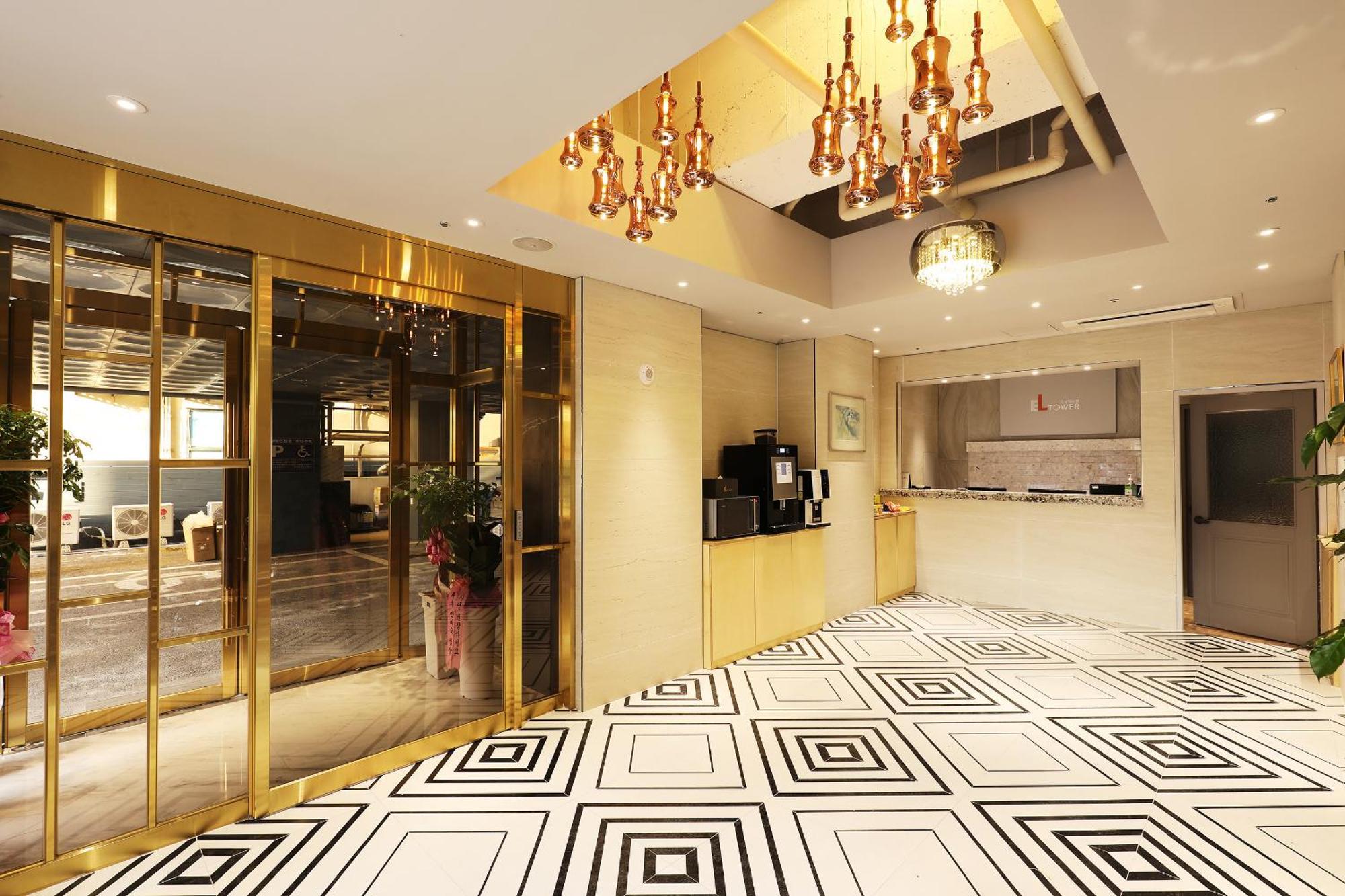 El Tower Hotel Gunsan Bagian luar foto