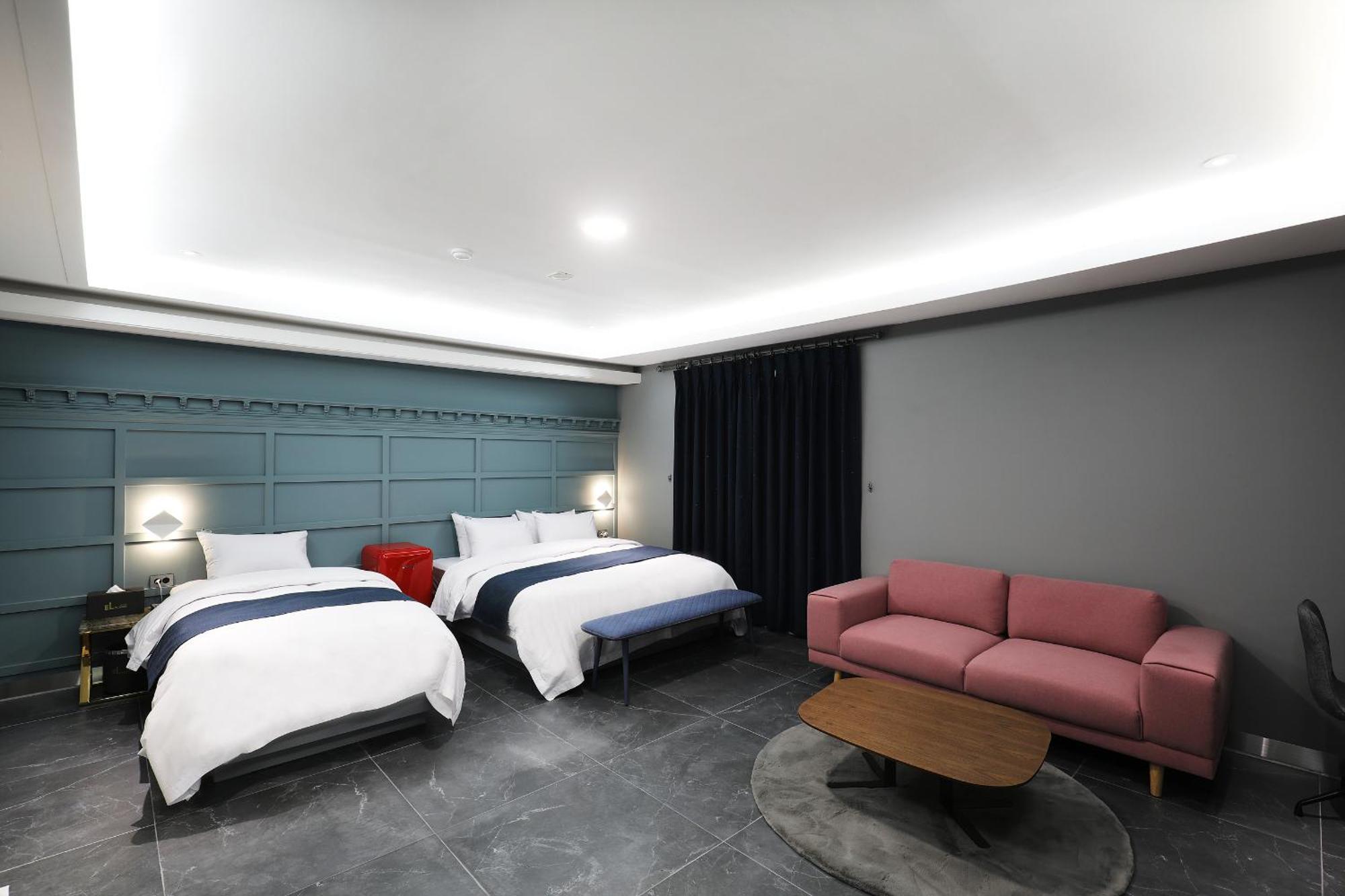 El Tower Hotel Gunsan Bagian luar foto