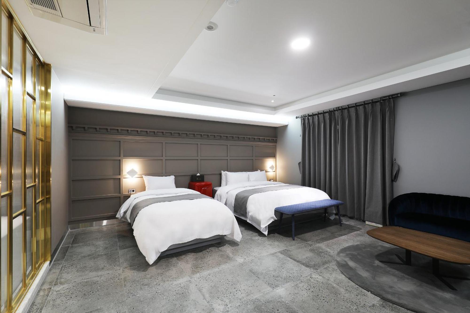 El Tower Hotel Gunsan Bagian luar foto