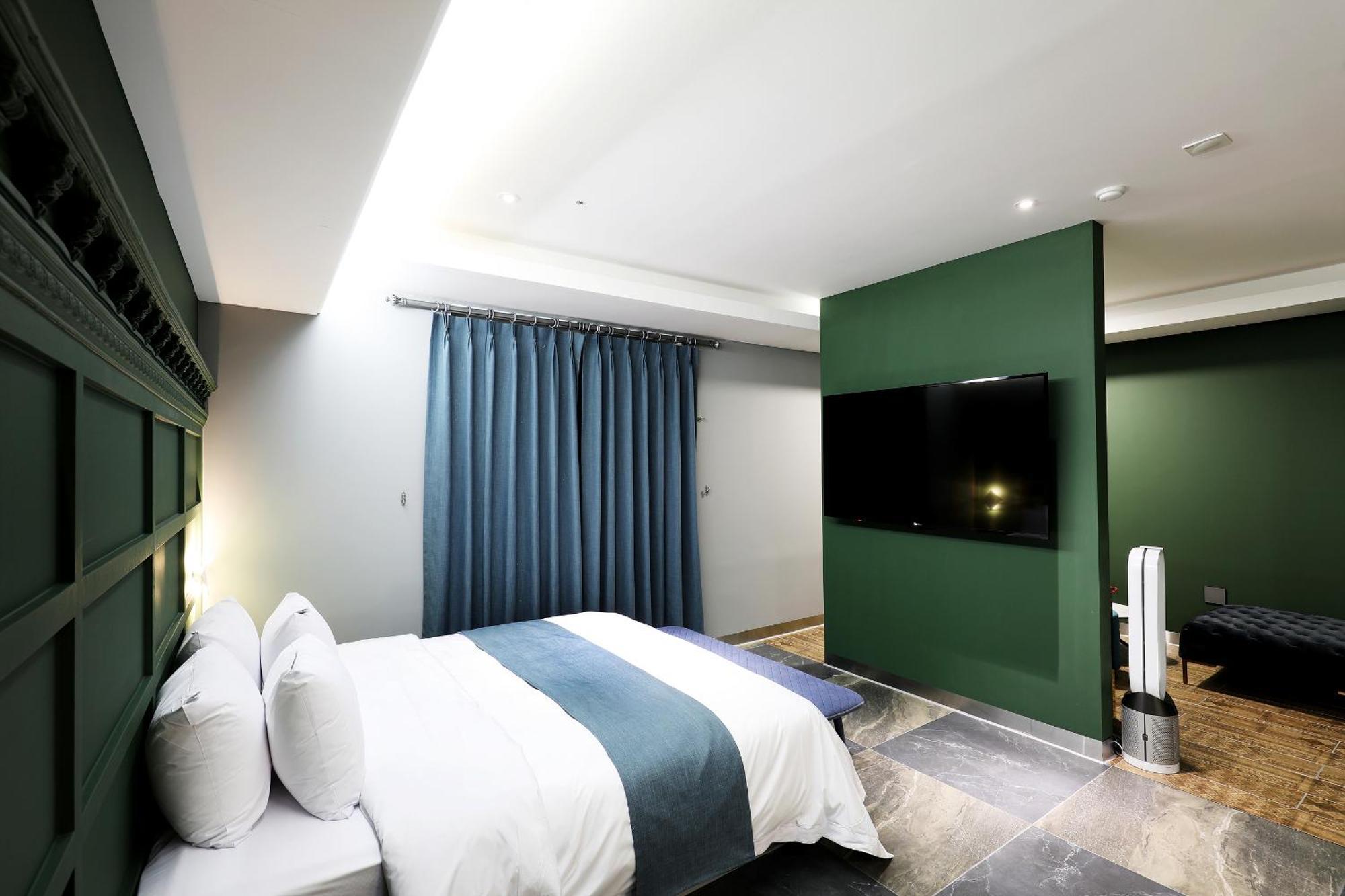 El Tower Hotel Gunsan Bagian luar foto