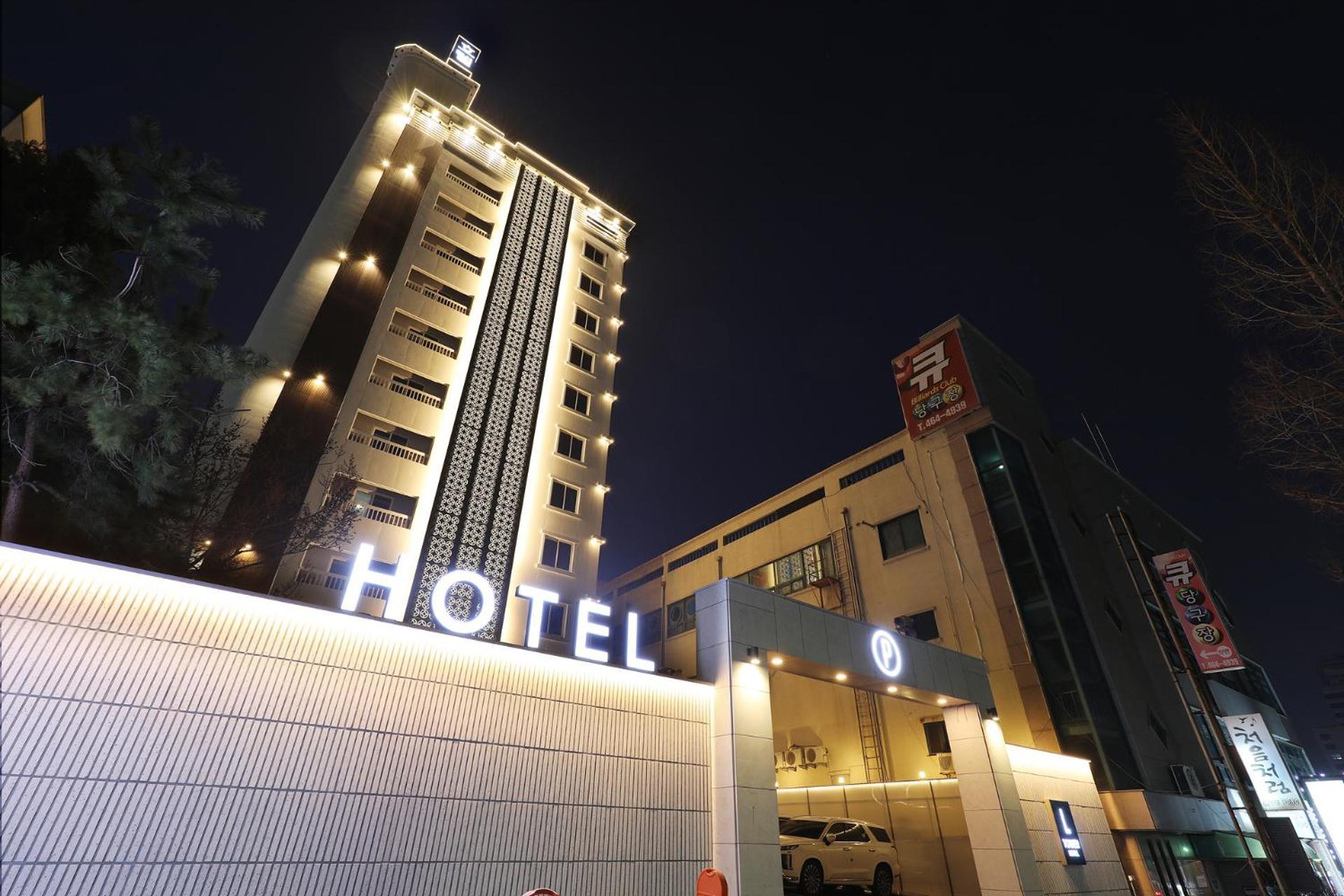 El Tower Hotel Gunsan Bagian luar foto